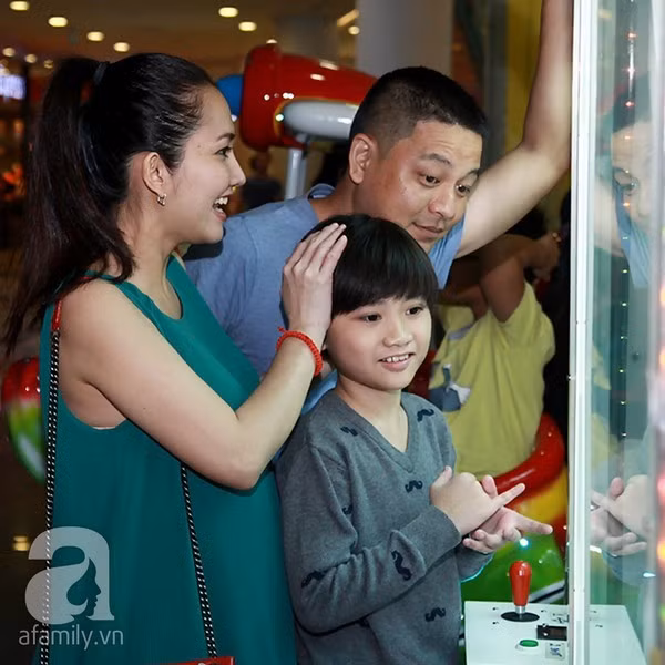 Kim Hiền: “Chồng mới đối xử với con riêng của vợ như ruột thịt vậy“