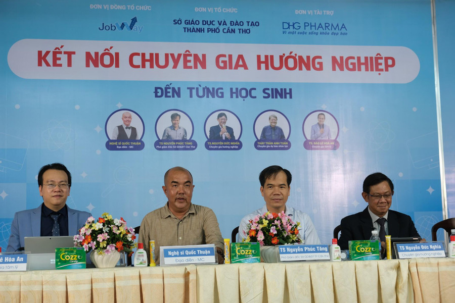 Chương trình Kết nối chuyên gia hướng nghiệp đến từng HS do Sở GD&ĐT TP Cần Thơ tổ chức. Chương trình Kết nối chuyên gia hướng nghiệp đến từng HS do Sở GD&ĐT TP Cần Thơ tổ chức.