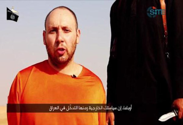 Nhà báo Steven Sotloff trong đoạn video của IS.
