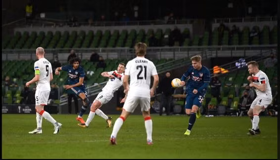 Elneny tung cú sút sấm sét nhân đôi cách biệt cho Pháo thủ.