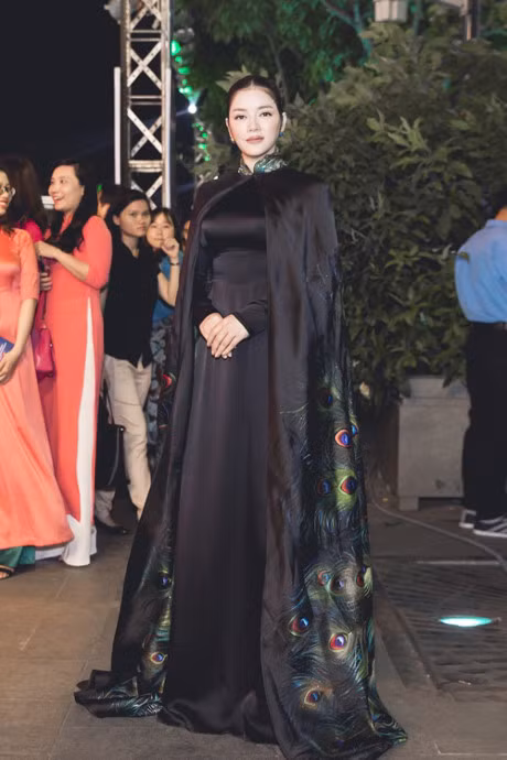 Ly Nha Ky mac do nhan nhum, Thanh Thao lo dui ech, chan ngan - Anh 3