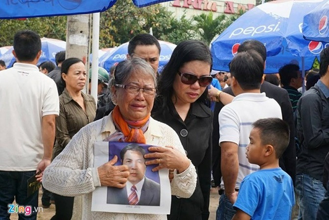 Những hình ảnh xúc động nhất trong tang lễ ông Nguyễn Bá Thanh - Ảnh 9 Những hình ảnh xúc động nhất trong tang lễ ông Nguyễn Bá Thanh - Ảnh 9