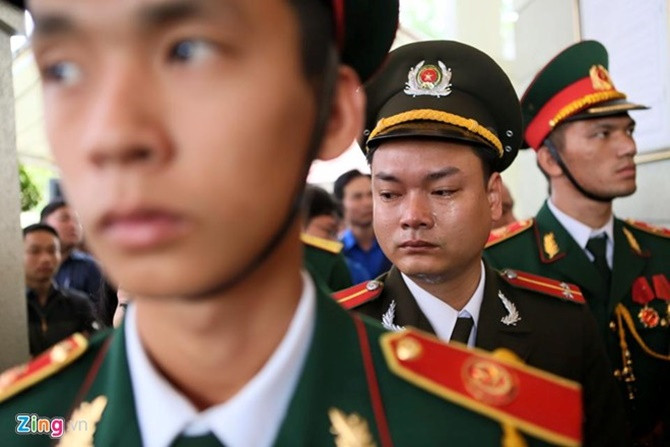 Những hình ảnh xúc động nhất trong tang lễ ông Nguyễn Bá Thanh - Ảnh 12 Những hình ảnh xúc động nhất trong tang lễ ông Nguyễn Bá Thanh - Ảnh 12
