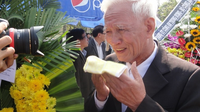 Những hình ảnh xúc động nhất trong tang lễ ông Nguyễn Bá Thanh - Ảnh 2 Những hình ảnh xúc động nhất trong tang lễ ông Nguyễn Bá Thanh - Ảnh 2