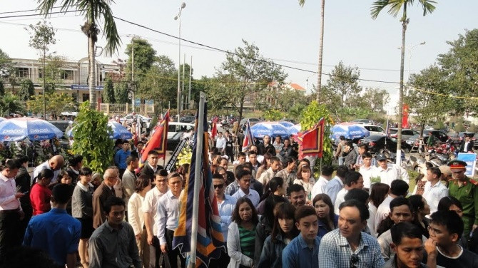 Những hình ảnh xúc động nhất trong tang lễ ông Nguyễn Bá Thanh - Ảnh 13 Những hình ảnh xúc động nhất trong tang lễ ông Nguyễn Bá Thanh - Ảnh 13