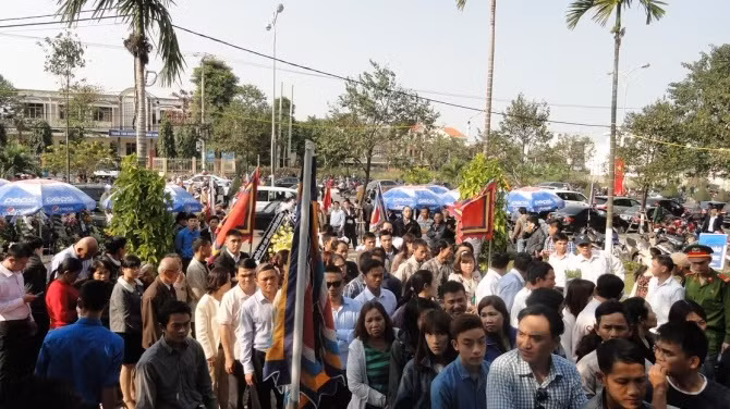 Những hình ảnh xúc động nhất trong tang lễ ông Nguyễn Bá Thanh - Ảnh 13