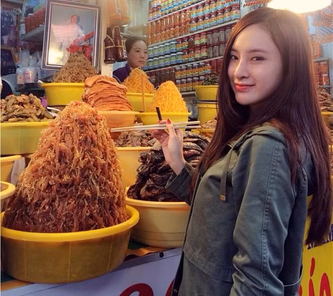 Sự khác biệt của sao Việt khi đi sự kiện với đời thường