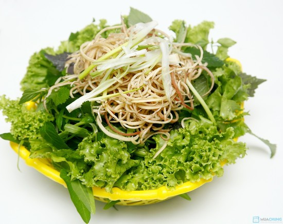 Rau sống chần nước sôi: Lợi hay hại?