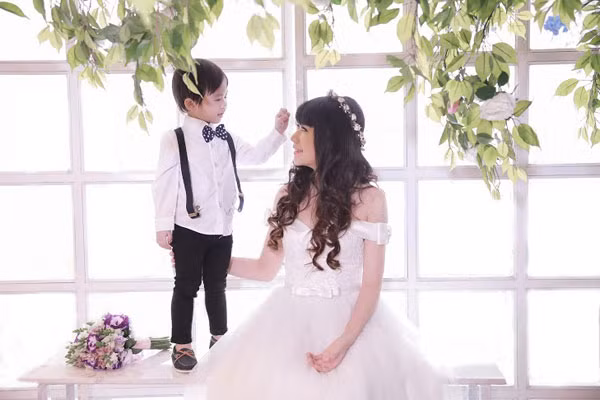 Đầu năm mới, ông bố 3 con Lý Hải tổ chức ‘cưới lại’ 8