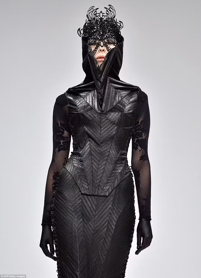 Show thời trang kỳ quái nhất sàn diễn London