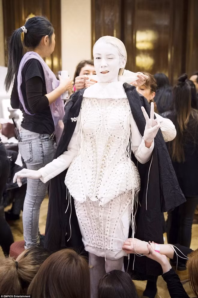 Show thời trang kỳ quái nhất sàn diễn London
