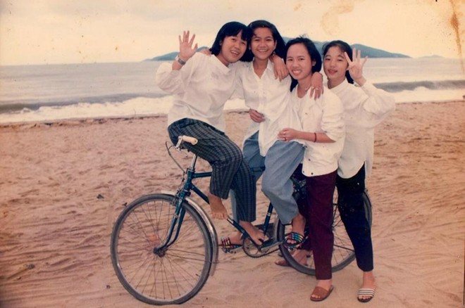 Danh hài Thúy Nga khoe ảnh thời học sinh 