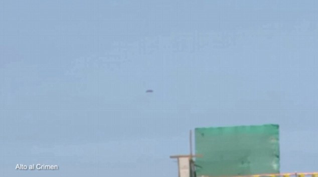 UFO màu tím xuất hiện trên bầu trời Peru UFO màu tím xuất hiện trên bầu trời Peru