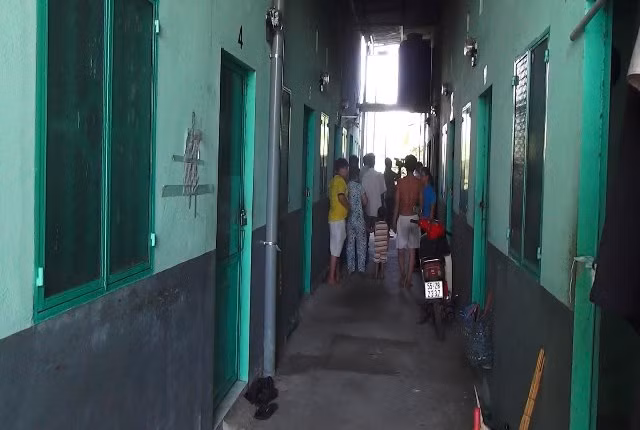 Dãy phòng trọ nơi xảy ra vụ việc.