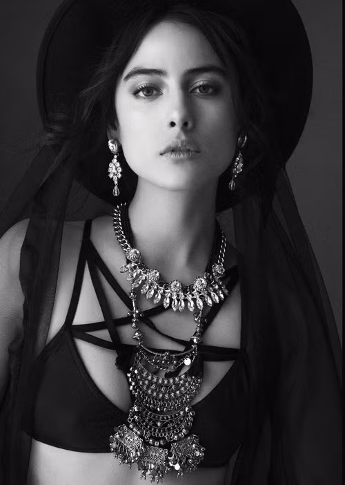 mau lai goc viet mac noi y khoe ve dep hoang da hinh anh 1