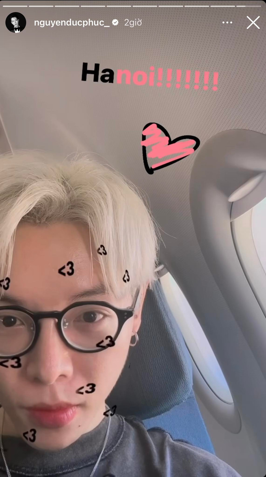 Nam ca sĩ Đức Phúc đã đáp chuyến bay ra Hà Nội từ sớm để có thể tham gia đêm diễn của BLACKPINK. Trước đó, Đức Phúc và bạn bè đã chi hơn 39 triệu đồng để mua vé khu vực VIP. Nam ca sĩ Đức Phúc đã đáp chuyến bay ra Hà Nội từ sớm để có thể tham gia đêm diễn của BLACKPINK. Trước đó, Đức Phúc và bạn bè đã chi hơn 39 triệu đồng để mua vé khu vực VIP.