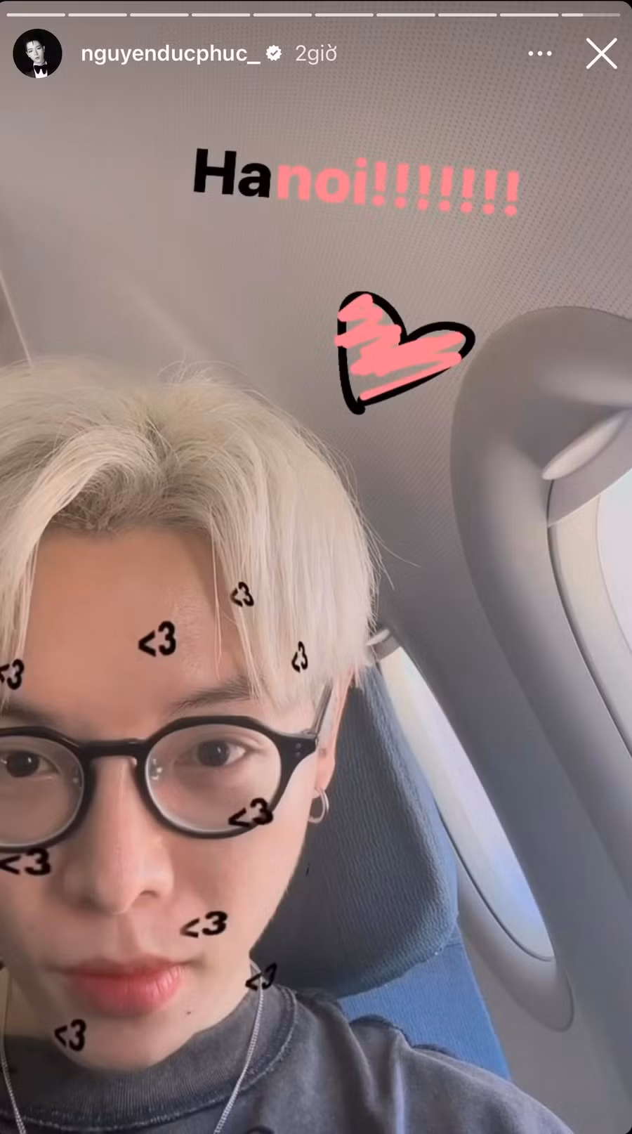 Nam ca sĩ Đức Phúc đã đáp chuyến bay ra Hà Nội từ sớm để có thể tham gia đêm diễn của BLACKPINK. Trước đó, Đức Phúc và bạn bè đã chi hơn 39 triệu đồng để mua vé khu vực VIP. Nam ca sĩ Đức Phúc đã đáp chuyến bay ra Hà Nội từ sớm để có thể tham gia đêm diễn của BLACKPINK. Trước đó, Đức Phúc và bạn bè đã chi hơn 39 triệu đồng để mua vé khu vực VIP.