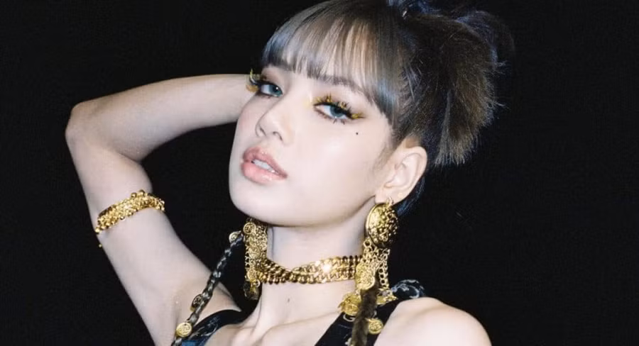 Lisa (BLACKPINK) đã trở thành nữ nghệ sĩ K-pop đạt 800 triệu lượt stream nhanh nhất trên Spotify.