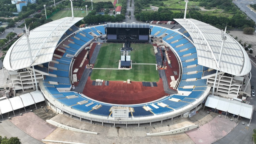 Sân khấu biểu diễn hoành tráng.