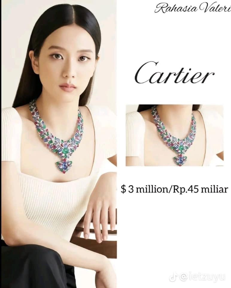 Được biết đến với tư cách là đại sứ của Cartier, Jisoo (BLACKPINK) bổ sung hoàn hảo cho thiết kế độc đáo và đầy màu sắc của chiếc vòng cổ có giá 3.000.000 USD (khoảng 70 tỷ đồng) của thương hiệu nổi tiếng này.