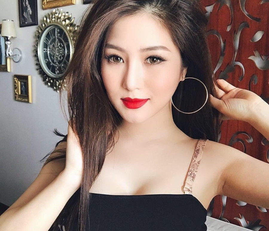 Hương Tràm mới đây đã thẳng thắn lên tiếng về tin đồn sang Mỹ để bí mật sinh con. Hương Tràm mới đây đã thẳng thắn lên tiếng về tin đồn sang Mỹ để bí mật sinh con.