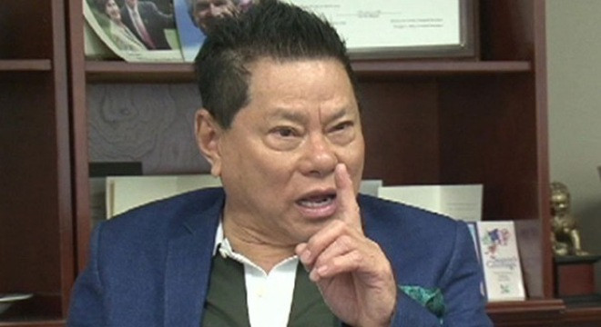 Tỉ phú Hoàng Kiều cho biết ông đang vỡ nợ. Tỉ phú Hoàng Kiều cho biết ông đang vỡ nợ.