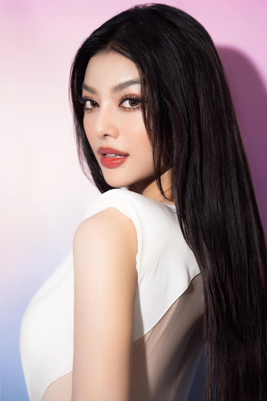 Nhan sắc ngày càng khác lạ của Á hậu Kiều Loan sau khi công khai phẫu thuật thẩm mỹ.