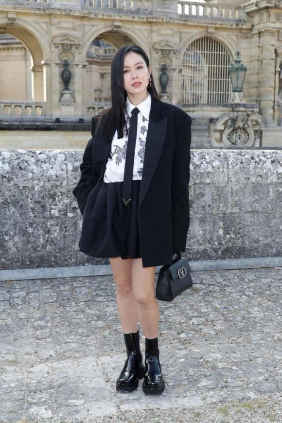 Phong cách thời trang của 'mẹ bỉm' Son Ye Jin gây ấn tượng mạnh. Phong cách thời trang của 'mẹ bỉm' Son Ye Jin gây ấn tượng mạnh.