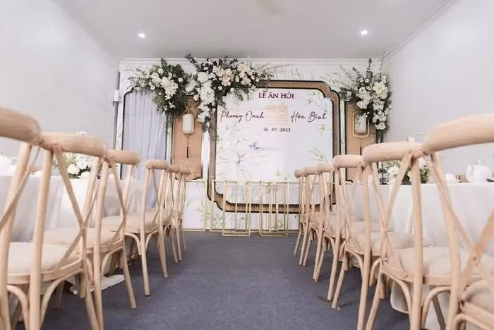 Sáng nay, lễ ăn hỏi của nữ diễn viên Phương Oanh và doanh nhân Nguyễn Hòa Bình (Shark Bình) đã diễn ra tại quê nhà cô dâu ở Hà Nam.