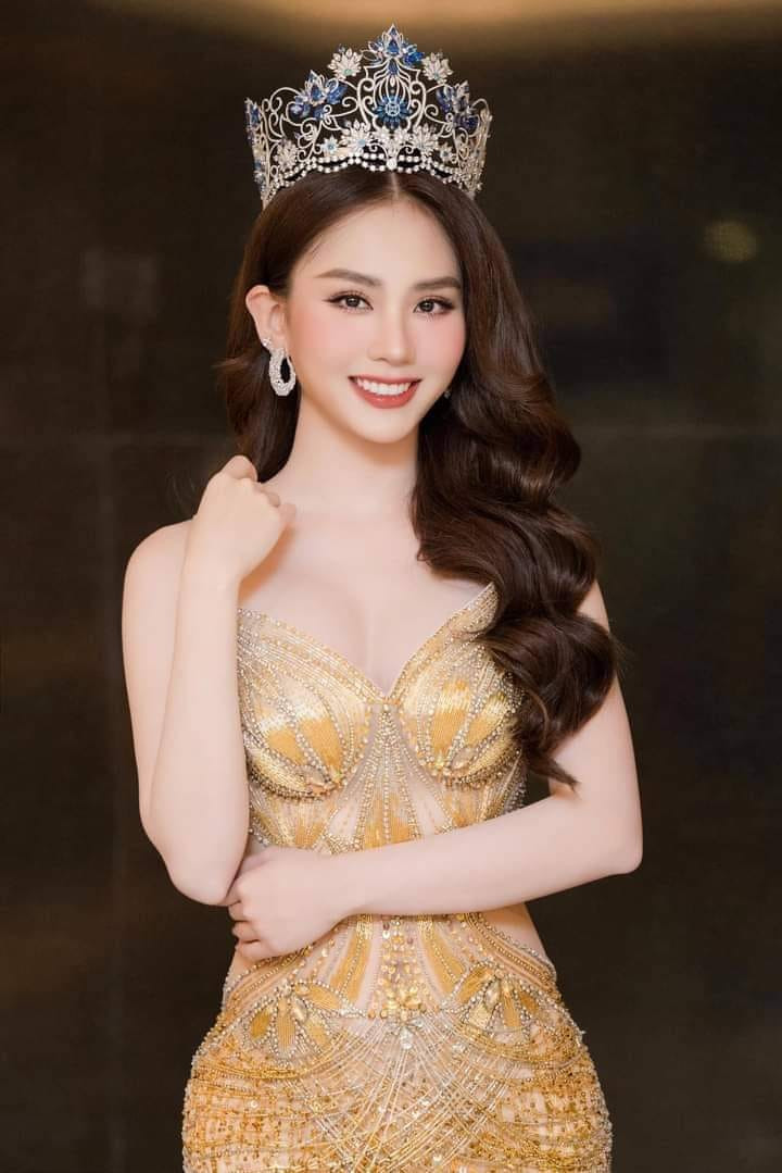 Hoa hậu Mai Phương cho biết bản thân đã từng bị bạo lực học đường. Hoa hậu Mai Phương cho biết bản thân đã từng bị bạo lực học đường.