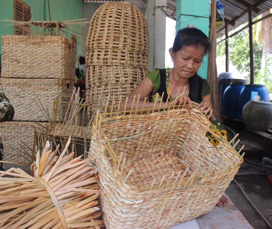 Mô hình sinh kế giúp nhiều đồng bào thoát nghèo ở xã Xà Phiên, huyện Long Mỹ.