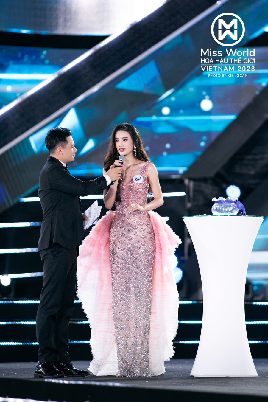 Huỳnh Trần Ý Nhi đã có phần trả lời ứng xử vô cùng thuyết phục tại chung kết Miss World Vietnam 2023.