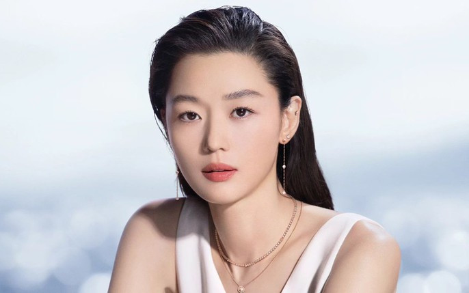 Nữ diễn viên Jun Ji Hyun. Nữ diễn viên Jun Ji Hyun.