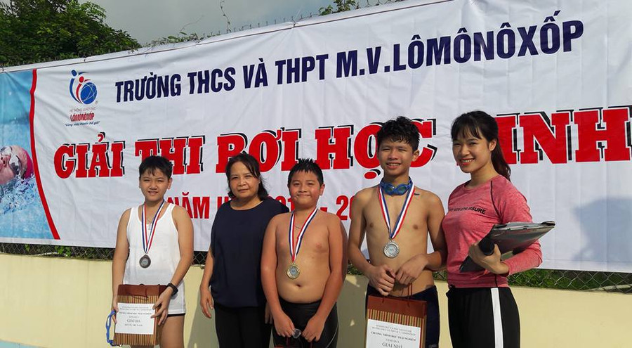 Thầy cô động viên các con tranh tài! Thầy cô động viên các con tranh tài!