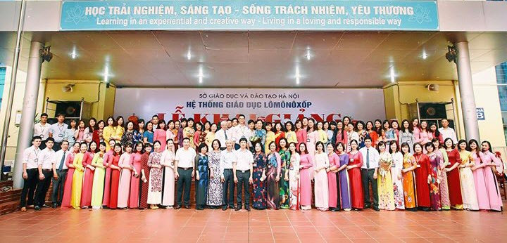 Các thầy cô giáo Trường THCS&THPT Lô mônôxốp luôn hết lòng vì học sinh thân yêu Các thầy cô giáo Trường THCS&THPT Lô mônôxốp luôn hết lòng vì học sinh thân yêu