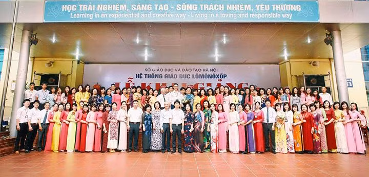 Các thầy cô giáo Trường THCS&THPT Lô mônôxốp luôn hết lòng vì học sinh thân yêu