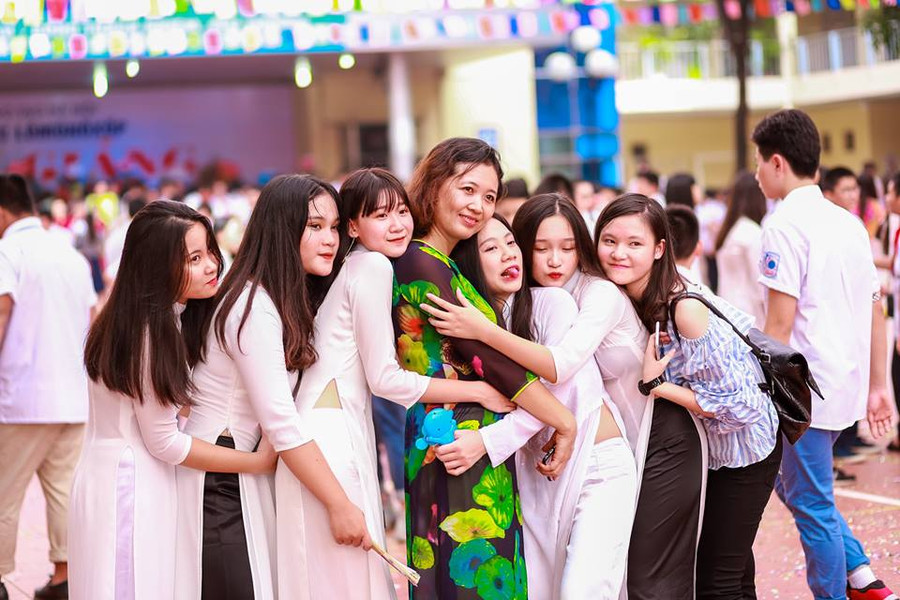 Thầy cô vừa là bạn, vừa là thầy của học sinh Thầy cô vừa là bạn, vừa là thầy của học sinh