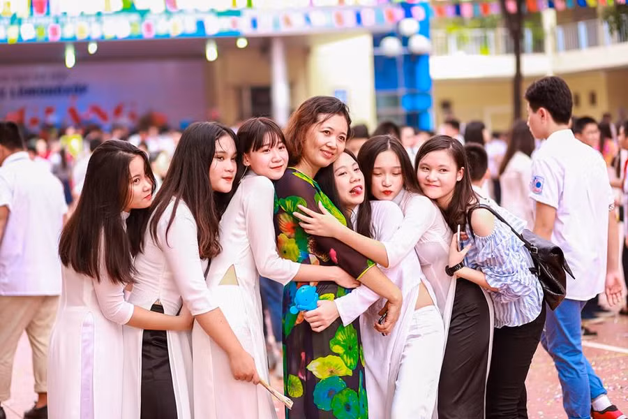 Thầy cô vừa là bạn, vừa là thầy của học sinh