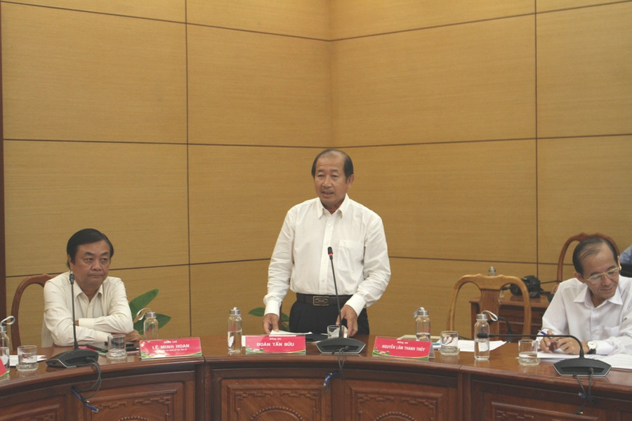 Ông Đoàn Tấn Bửu - Phó Chủ tịch UBND tỉnh Đồng Tháp phát biểu về tình hình phòng, chống dịch Covid-19.