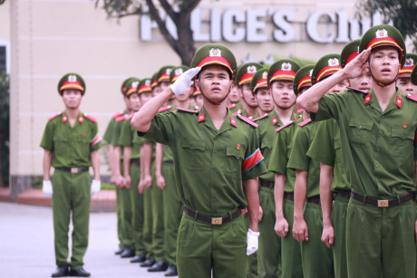 Xem màn huấn luyện bài bản của học viên trường cảnh sát - Ảnh 9 Xem man huan luyen bai ban cua hoc vien truong canh sat - Anh 9