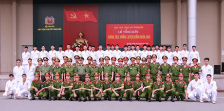 Xem màn huấn luyện bài bản của học viên trường cảnh sát - Ảnh 20 Xem man huan luyen bai ban cua hoc vien truong canh sat - Anh 20
