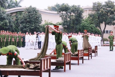 Xem màn huấn luyện bài bản của học viên trường cảnh sát - Ảnh 12 Xem man huan luyen bai ban cua hoc vien truong canh sat - Anh 12