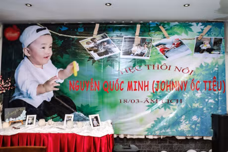 Vo chong Ung Hoang Phuc lam tiec thoi noi cho con trai - Anh 7