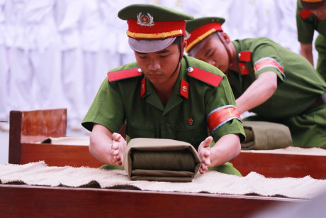 Xem màn huấn luyện bài bản của học viên trường cảnh sát - Ảnh 16 Xem man huan luyen bai ban cua hoc vien truong canh sat - Anh 16