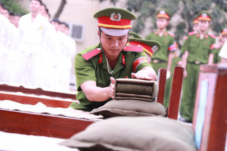 Xem màn huấn luyện bài bản của học viên trường cảnh sát - Ảnh 17 Xem man huan luyen bai ban cua hoc vien truong canh sat - Anh 17