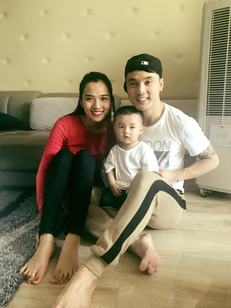 Vợ chồng Ưng Hoàng Phúc làm tiệc thôi nôi cho con trai - Ảnh 9 Vo chong Ung Hoang Phuc lam tiec thoi noi cho con trai - Anh 9