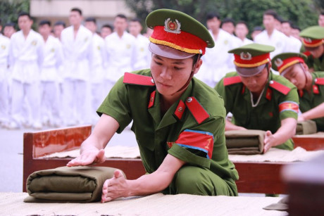 Xem màn huấn luyện bài bản của học viên trường cảnh sát - Ảnh 15 Xem man huan luyen bai ban cua hoc vien truong canh sat - Anh 15