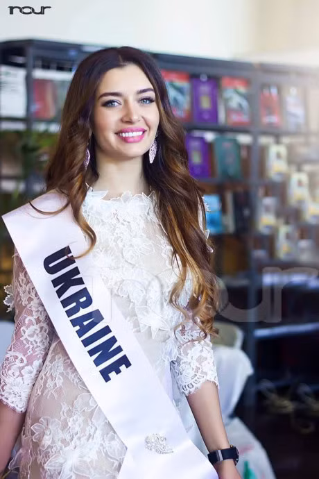 Muon dang quang, Nguyen Thi Thanh phai danh bai dan 