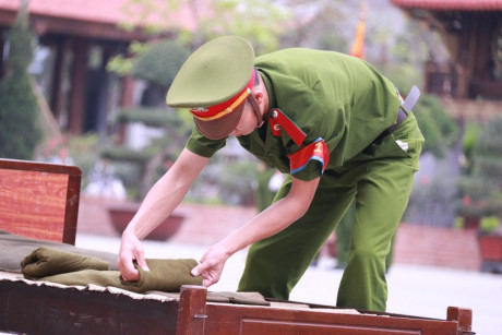 Xem màn huấn luyện bài bản của học viên trường cảnh sát - Ảnh 13 Xem man huan luyen bai ban cua hoc vien truong canh sat - Anh 13