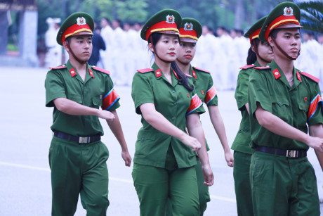 Xem màn huấn luyện bài bản của học viên trường cảnh sát - Ảnh 5 Xem man huan luyen bai ban cua hoc vien truong canh sat - Anh 5